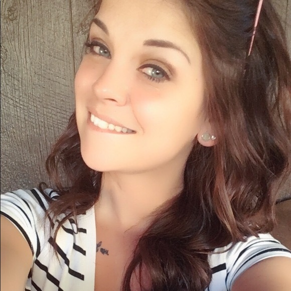 Meet your Posher, Nikki - Picture 2 of 2